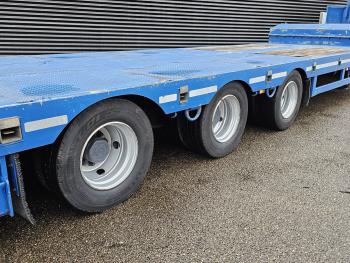 3 AXLE SEMI / EXTENDABLE / HYDR. RAMPEN